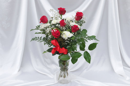6 Roses with Chrysanthemums – Elegant Rose Arrangment
